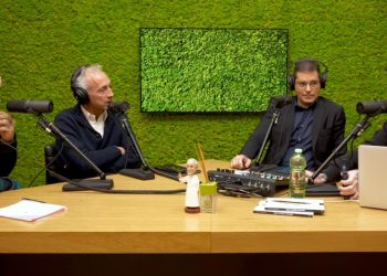 Marco Travaglio con Daniele Capezzone a Muschio Selvaggio di Fedez (screen YouTube)