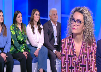 Fabio e la sua famiglia a C'è posta per te 2024 (screen da TV)