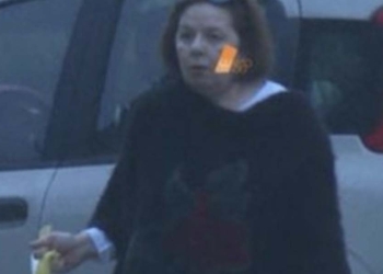 Rosa Bazzi ripresa da Quarto Grado al lavoro fuori dal carcere (Foto: Quarto Grado)