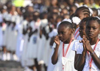 Durante la messa del Papa all'aeroporto Ndolodi Kinshasa, Congo, 1 febbraio 2023 (Ansa)