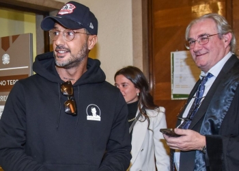 Fabrizio Corona con l’avvocato Ivano Chiesa