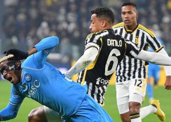 Danilo contro Osimhen in un Napoli Juventus, Serie A (Foto ANSA)