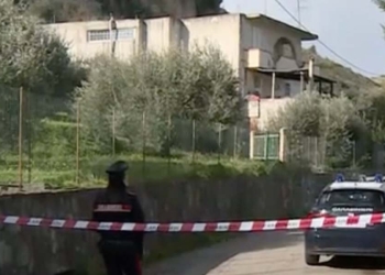 Carabinieri nella villa della strage ad Altavilla (Foto: Tgr Sicilia)