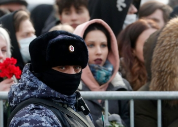 Mosca. Folla ai funerali di Aleksej Navalny (Ansa)