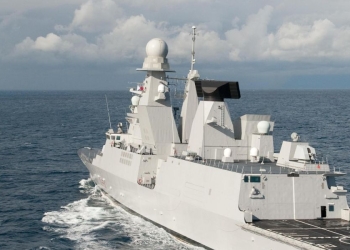 Il cacciatorpediniere della Marina italiana Caio Duilio in navigazione (Ansa)