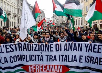Corteo "Stop al genocidio in Palestina. Libertà per Anan Yaeesh" a Milano, 9 marzo 2024 (Foto: ANSA/MOURAD BALTI TOUATI)