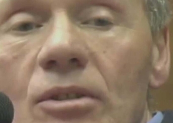 Mario Frigerio durante la deposizione come supertestimone al processo sulla strage di Erba (Foto: Un giorno in pretura)