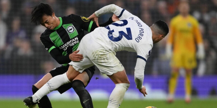Probabili formazioni Brighton Roma: stagione finita per Mitoma (Foto ANSA)