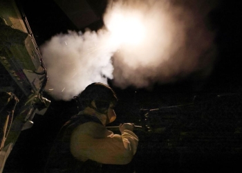 Fuoco contro gli Houthi da una nave britannica di Prosperity Guardian (Ansa)