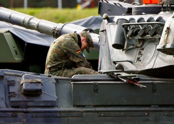 Carro armato Leopard in partenza per l'Ucraina (Ansa)