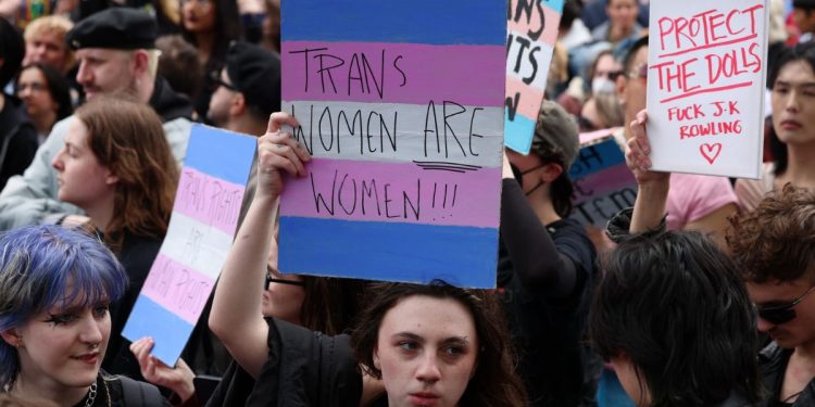 Protesta pro-trans nel Regno Unito