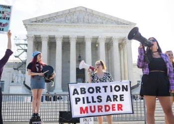 proteste contro la pillola abortiva