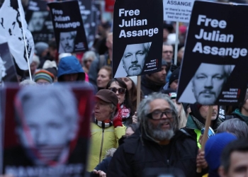Manifestazione per la liberazione di Julian Assange a Londra (Ansa)