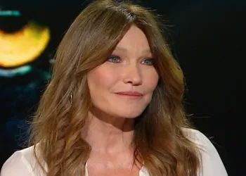 Carla Bruni a Belve 2024 (screen da TV)