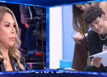 Anna Pettinelli contro Mida, Amici 2024 (screen da TV)