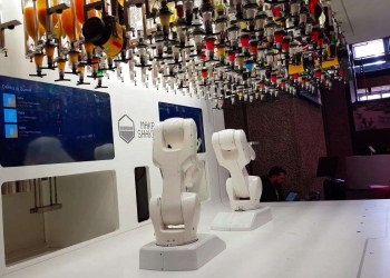 Il robot shaker (screen da Youtube)