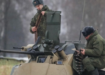 Soldati russi in addestramento (Ansa)