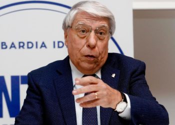 Carlo Giovanardi durante la conferenza stampa sull'adesione dei Popolari Liberali alla Lista Fontana Presidente per le prossime elezioni regionali (Foto 2023 ANSA/MOURAD BALTI TOUATI)