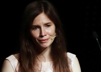 Amanda Knox piange mentre partecipa alla conferenza del Festival della Giustizia Penale all'Università di Modena, 2019 (ANSA/ELISABETTA BARACCHI)