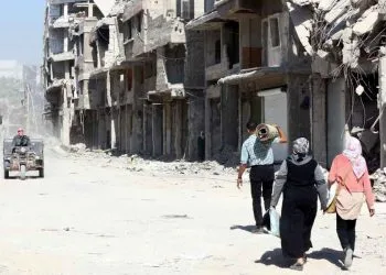Nel campo profughi di Yarmouk, a sud di Damasco, Siria (Ansa)