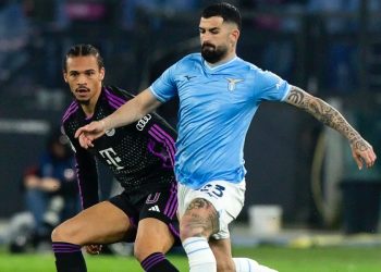 Leroy Sane (a sinistra) ed Elseid Hysaj (a destra) durante Lazio-Bayern Monaco (Foto 2024 ANSA/ANGELO CARCONI)