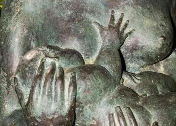 Vera Omodeo, "Dal latte materno veniamo", particolare (Ansa)