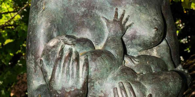 Vera Omodeo, "Dal latte materno veniamo", particolare (Ansa)