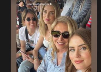 Chiara Ferragni allo stadio di Cremona con le sorelle e la mamma