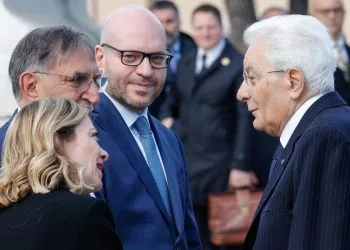 Fontana con i vertici dello Stato