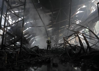 A Kyiv, dopo un attacco russo (Ansa)