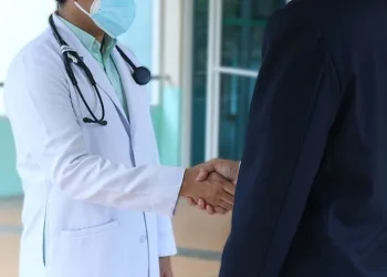 Dottore e paziente (Pixabay)