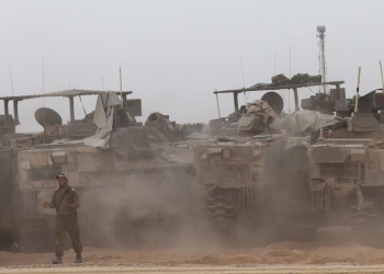 Tank israeliani nella Striscia di Gaza (Ansa)