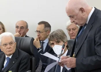 Plenum del Csm: il presidente della Repubblica Sergio Mattarella con Carlo Nordio, ministro della Giustizia (Ansa)