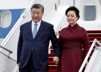 il presidente cinese Xi Jinping con la moglie Peng Liyuan (Ansa)