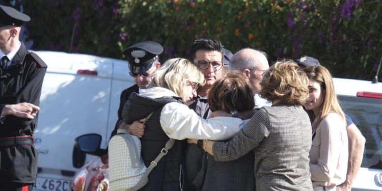 A Casteldaccia (Palermo) il dolore dei familiari delle vittime (Ansa)