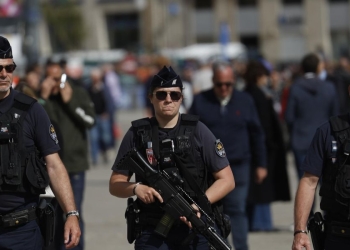 Polizia in Francia (Ansa)