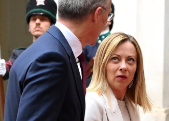 Giorgia Meloni, presidente del Consiglio, con il segretario generale  NATO Jens Stoltenberg (Ansa)