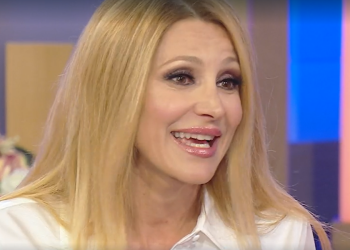 Adriana Volpe a La Volta buona 2024 (screen da TV)