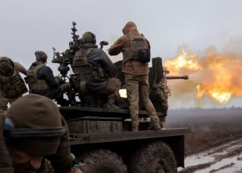 Soldati ucraini contrastano i russi nella regione di Zaporizhzhia (Ansa)