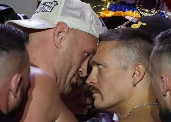 Tyson Fury e Oleksandr Usyk (Foto 2024 EPA/ALI HAIDER)