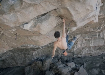 Adam Ondra a Flatanger (fermo immagine da Youtube)