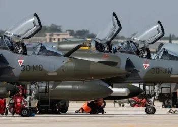 Mirage della NATO a Gioia Del Colle (Ansa)