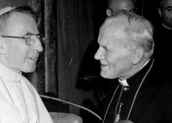 Giovanni Paolo I con l'allora card. Karol Wojtyła nel 1978 (Ansa)