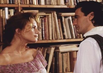 Francesca Neri e Massimo Troisi in una scena del film di Rete 4 (Foto Web)