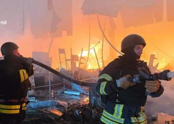 A Kharkiv, dopo un attacco russo (Ansa)