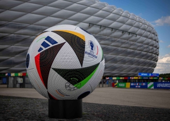 pallone Euro 2024 Europei, gamba