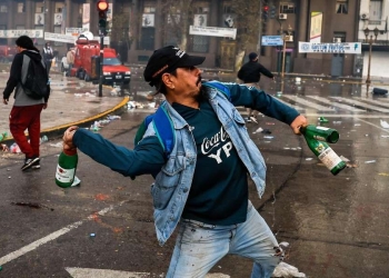 Le proteste davanti al Congreso a Buenos Aires (Ansa)