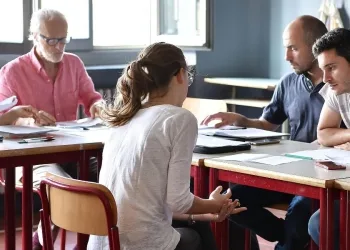 Che al governo ci siano destra o sinistra, nessuno osa toccare il potere dei sindacati della scuola, che si regge su concorsi, ricorsi e graduatorie
