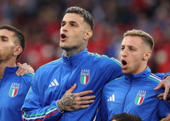 I calciatori dell'Italia cantano l'inno nazionale agli Europei 2024 (Foto ANSA)