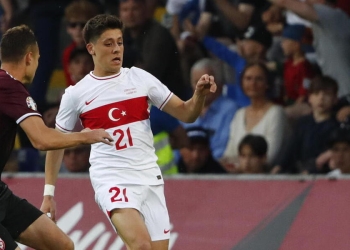 Arda Guler in azione con la Turchia (Foto ANSA)